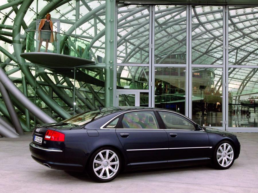  Audi A8 L 6.0 Quattro (D3) 2005 года  (фото 11 из 21)